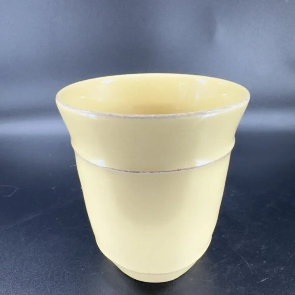POTTERY BARN Cambria Butter Ceramic Coffee Mug Cup Embossed Edges Mug Cup‎ Set 2